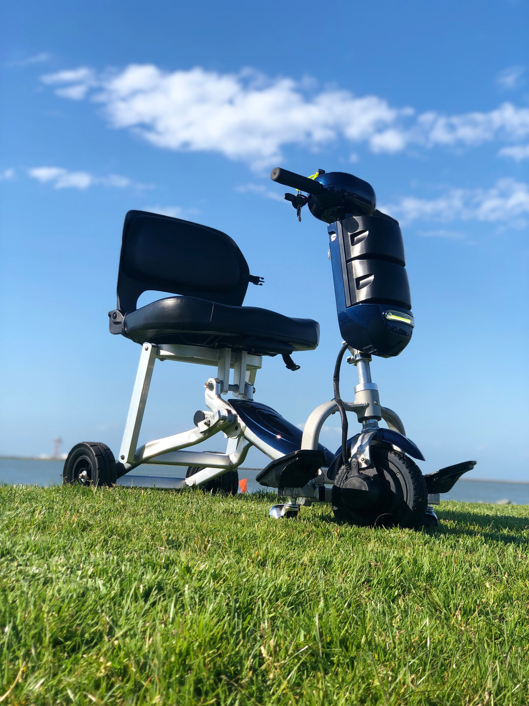 iLiving V8 Foldable Mobility Scooter - 40 lbs